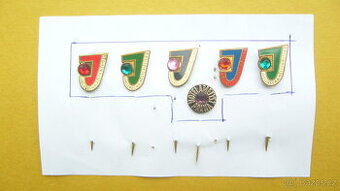 Odznaky se skleněným očkem