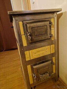 Prodám Kachlová kamna volně stojící