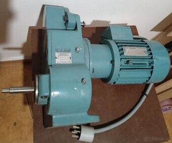 Elektromotor s převodovkou