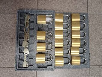 Sada visacích zámků s generálním klíčem