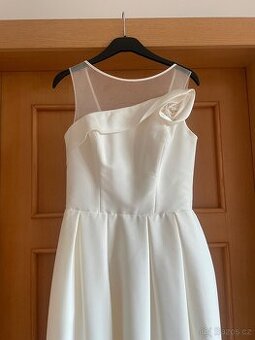 Svatební šaty pro drobnou nevěstu