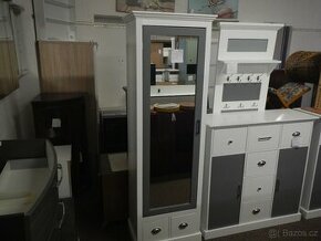 Předsíňová skříň M129