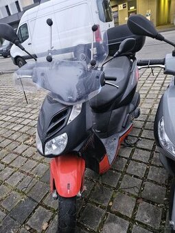 Aprilia SpotrCity Cube 300 - 1
