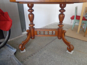 Stůl starožitný- 2500K