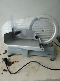 Kráječ na salám, nářezák.