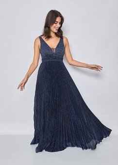 Nádherné, třpytivé, plesové šaty.