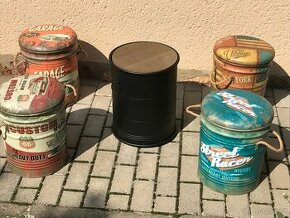 Souprava taburetů a sudu k posezení