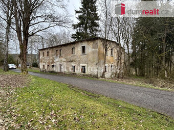 Pozemek 1065 m2 s budovou, Horní Luby, Luby