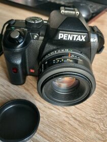 Pentax KR s objektivem SMC F 50 f/1,7
