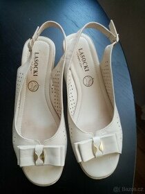 Nové dámské boty Lasocki, vel. 39