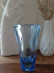 Akvamarínová váza z lisovaného skla - František Vízner