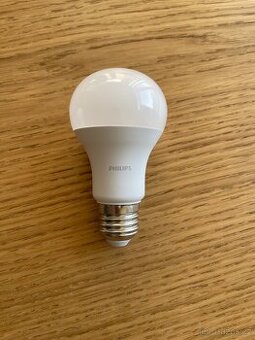 LED žárovka Philips 4000K