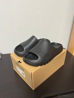 Yeezy slide 44
