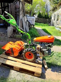 Agria 2400 mag motor a namontované kypřiče