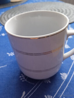 Retro porcelánový hrnek