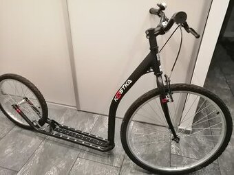 Koloběžka Kostka Tour