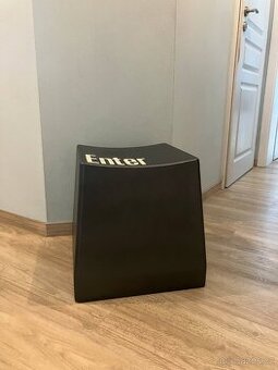 Designová židle ve tvaru klávesy Enter - 1