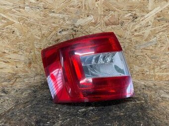 ZADNÍ LEVÉ SVĚTLO ŠKODA OCTAVIA 3 KOMBI 5E9945095