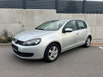 VW GOLF VI 1.6 TDI VYHŘÍVANÉ SEDAČKY