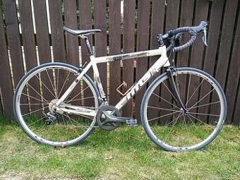 Silniční kolo Maxbike