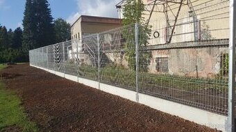 Montáž oplocení - Oplocení pletivo- 3D plot - betonový plot - 1