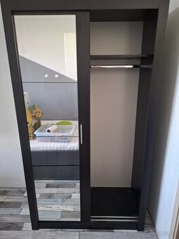 Prodám skříň se zrcadlem