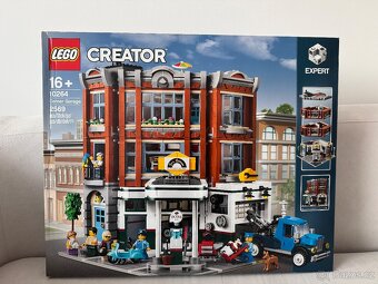 10264 LEGO Corner Garage