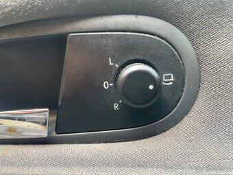 El sklopná zecátka seat alhambra