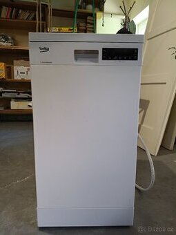 Myčka Becko Slim 45 cm