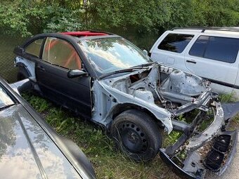 BMW E46 Coupe – holá karoserie s rámem