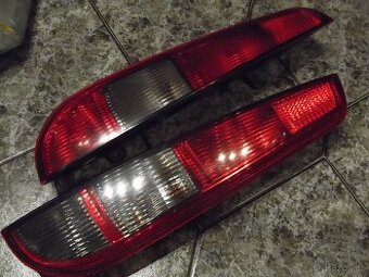ZADNÍ SVĚTLA FORD FOCUS, KRÁSNÁ