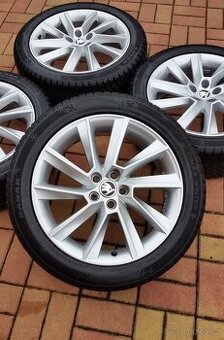 Zimní sada ŠKODA SCALA 5x100 R17 zánovní, TOP stav DOT 24