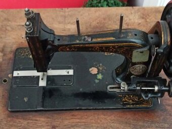 PRODÁM ŠICÍ STROJ