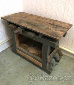 Cirkulárka s dlabačkou a stojan dlabačky.