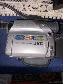 JVC MiniDV digitální videokamera – 16× zoom, funkční