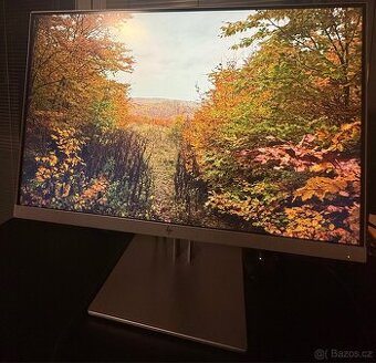 HP E243i – 24” IPS monitor 1920×1200, výškově nastavitelný