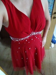 Plesové šaty s perličkami, vínové