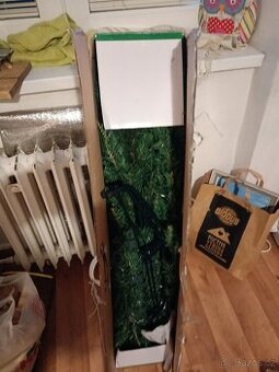 Stromek 180 cm s komplet vybavením