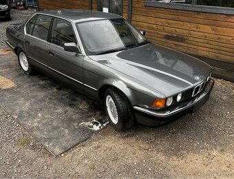 BMW E32 735i