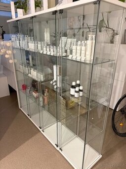 Vitrína DETOLF Ikea
