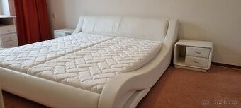 Designová manželská postel + noční stolky