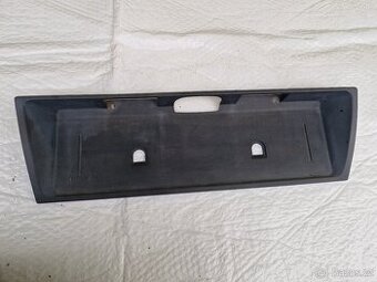 BMW e30 plast pod spz