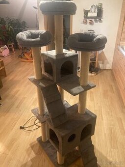 Vysoké škrabadlo pro kočky
