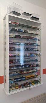 Prodám 2 ks vitríny na modely aut