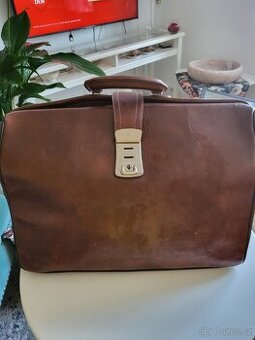 Brašna starožitná, rok 1971