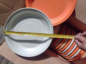 Plastové talíře, podtácky pod květináče