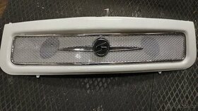 TRABANT 601 KOUPIM PREDNI CELO MASKA A KULATE NARAZNIKY