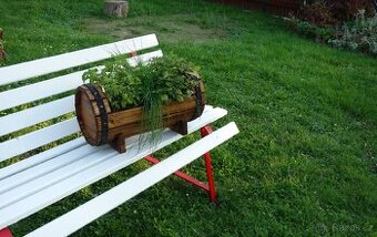 Krásné dřevěné truhlíky