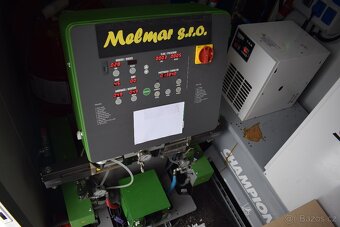 Stroj na stříkanou izolaci s přívěsem