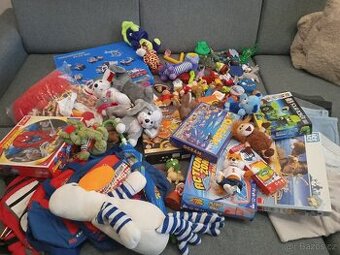 Obr balík věci pro kluka